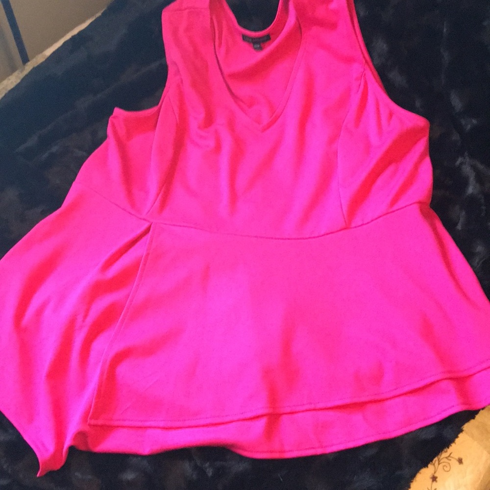 Beautiful, sleeveless double-peplum top